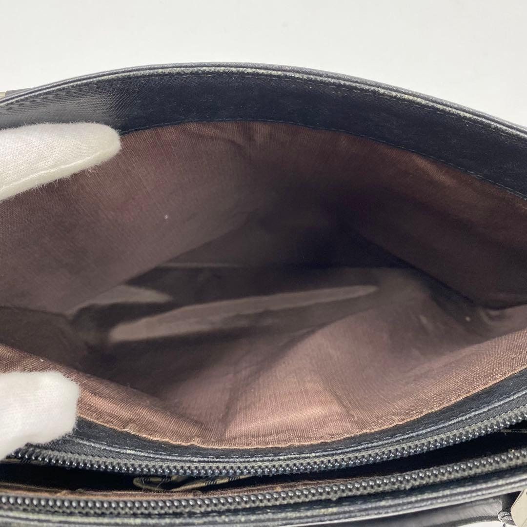 バーバリー　ビジネスバッグ　ブリーフケース　黒　サフィアーノレザー　ロゴプレート