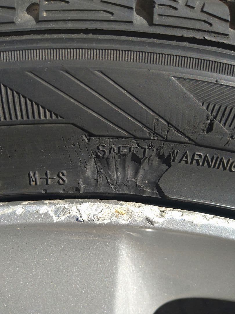 ３０プリウス純正Ｓツーリング１７インチホイール＋スタッドレスタイヤ４本セット