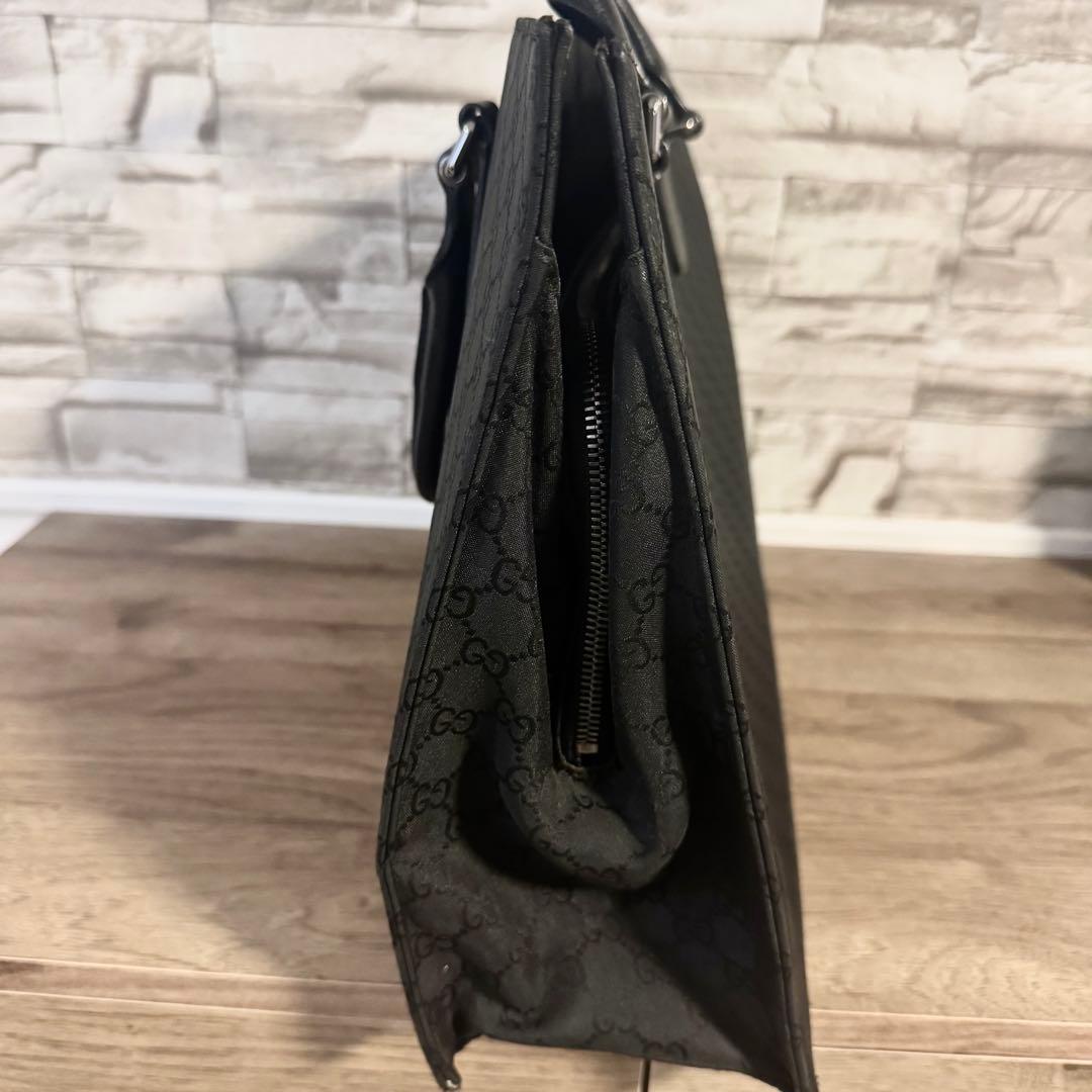 美品　グッチ　ビジネスバッグ　トートバッグ　GG柄　大容量　ブラック　黒