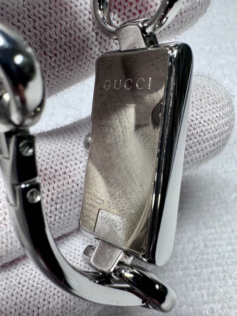 GUCCI ブラック レクタングル 時計とダイヤ❣️