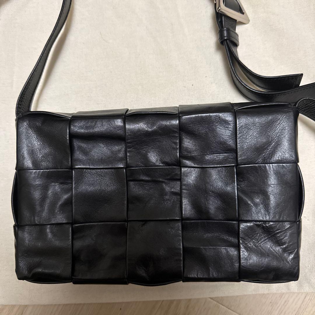 BOTTEGA VENETA ショルダーバッグ　ブラック　カセットバッグ