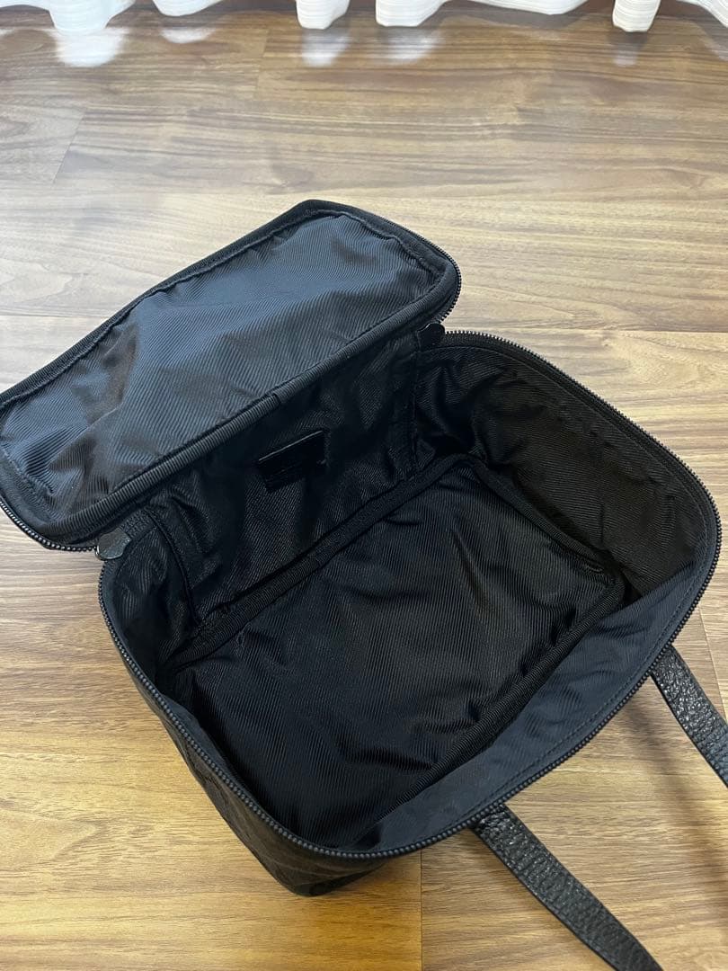 GUCCI GGキャンバスバニティバッグ　ブラック