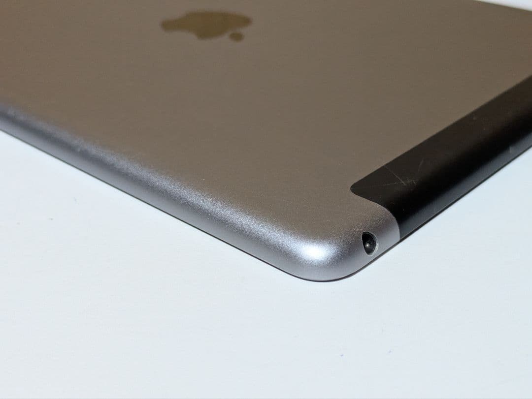 Apple iPad 第6世代　WiFi＋Cellular　スペースグレイ