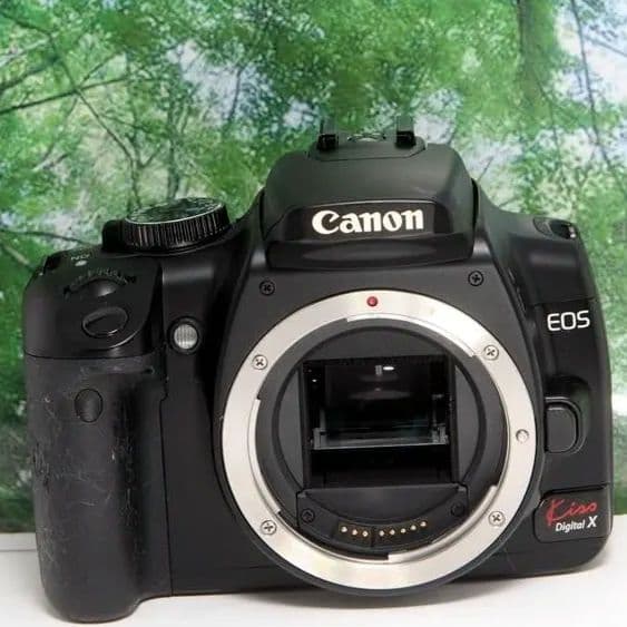 ❤️Canon kissX☆スマホ転送OK&初心者向け軽いカメラ♪付属品多数❤️