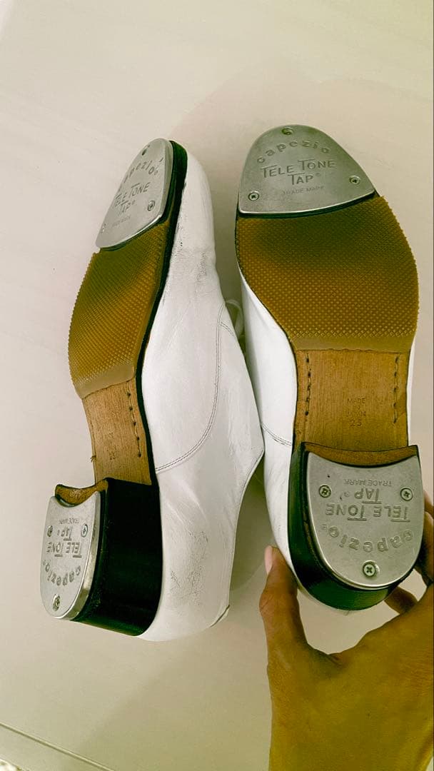 シューズ Capezio Tele Tone Tap