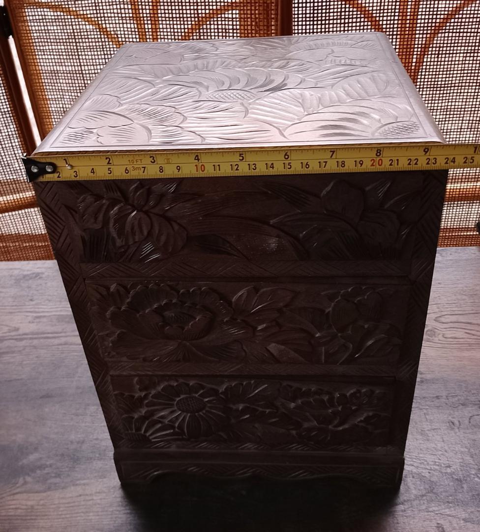 伝統工芸 木彫り 小箪笥 三段 卓上収納 日光彫 軽井沢彫風 牡丹 菖蒲 彫刻