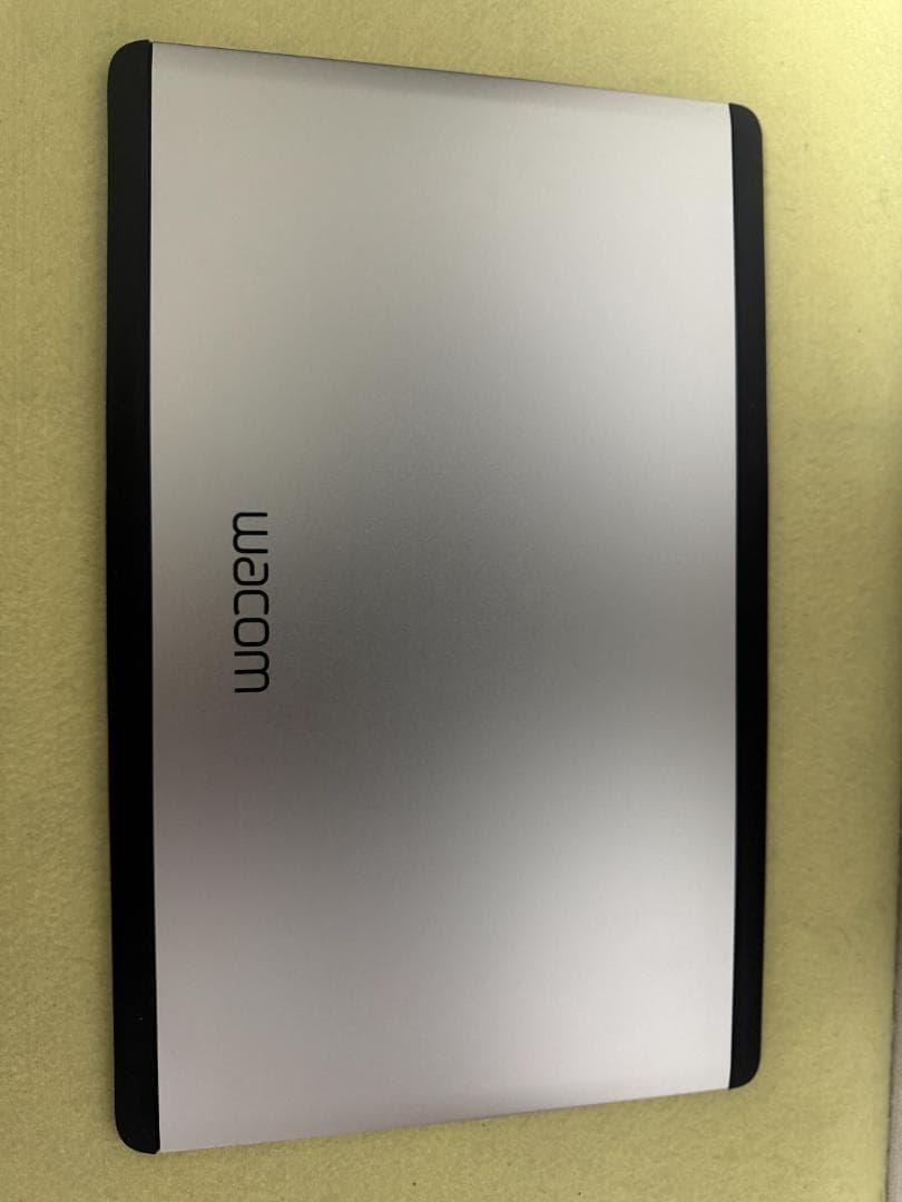 液タブ・ペンタブ Wacom Cintiq 13HD DTK-1300