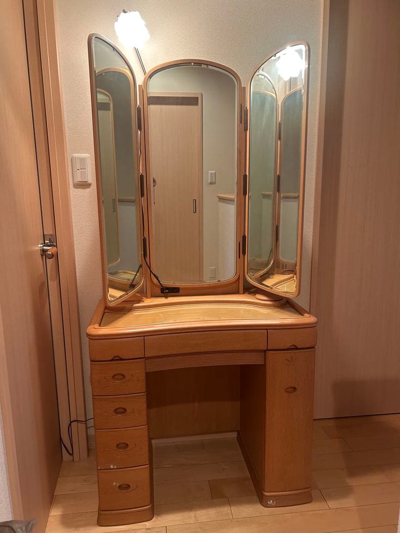 大塚家具　三面鏡ドレッサー（椅子も別途出品）