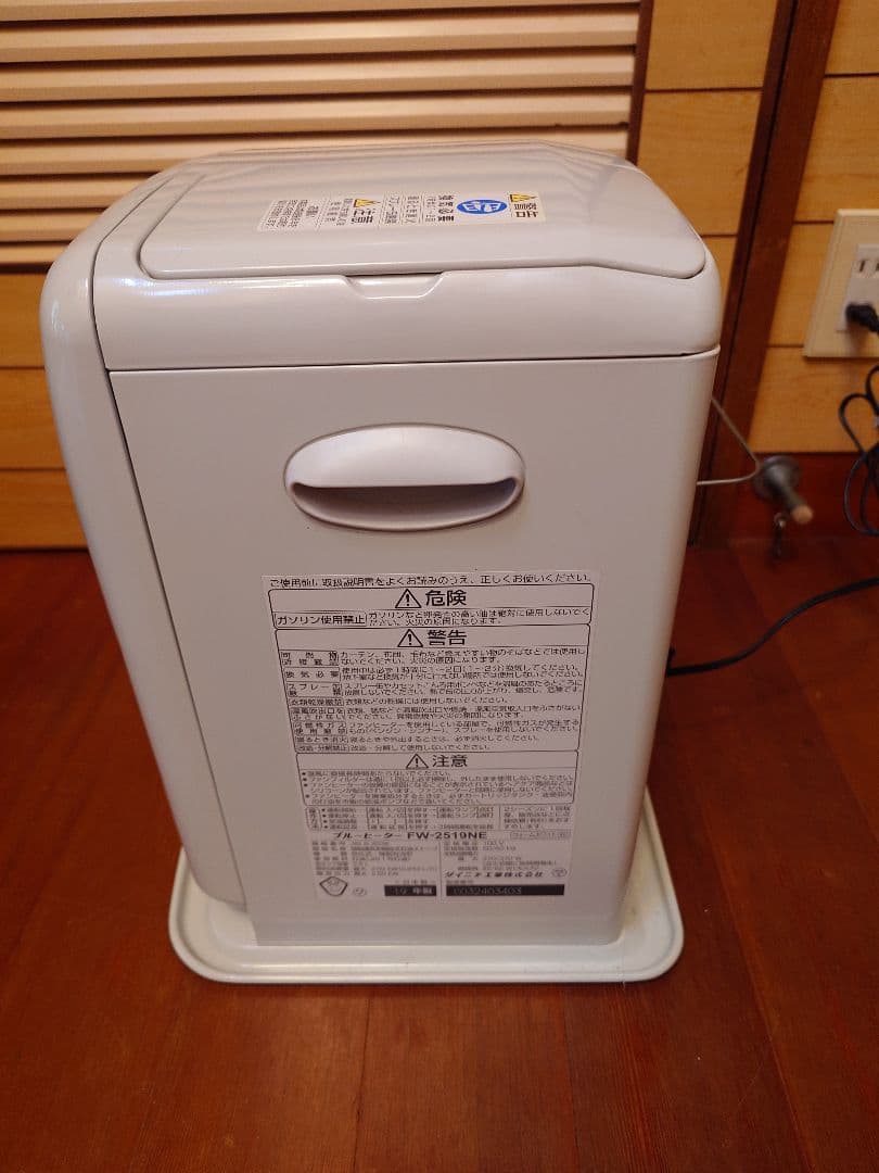 １番小さいダイニチ製石油ブルーヒーター。