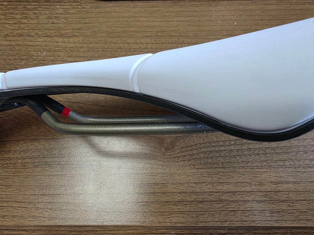 【美品】プロロゴ サドル prologo Scrach M5 ホワイト