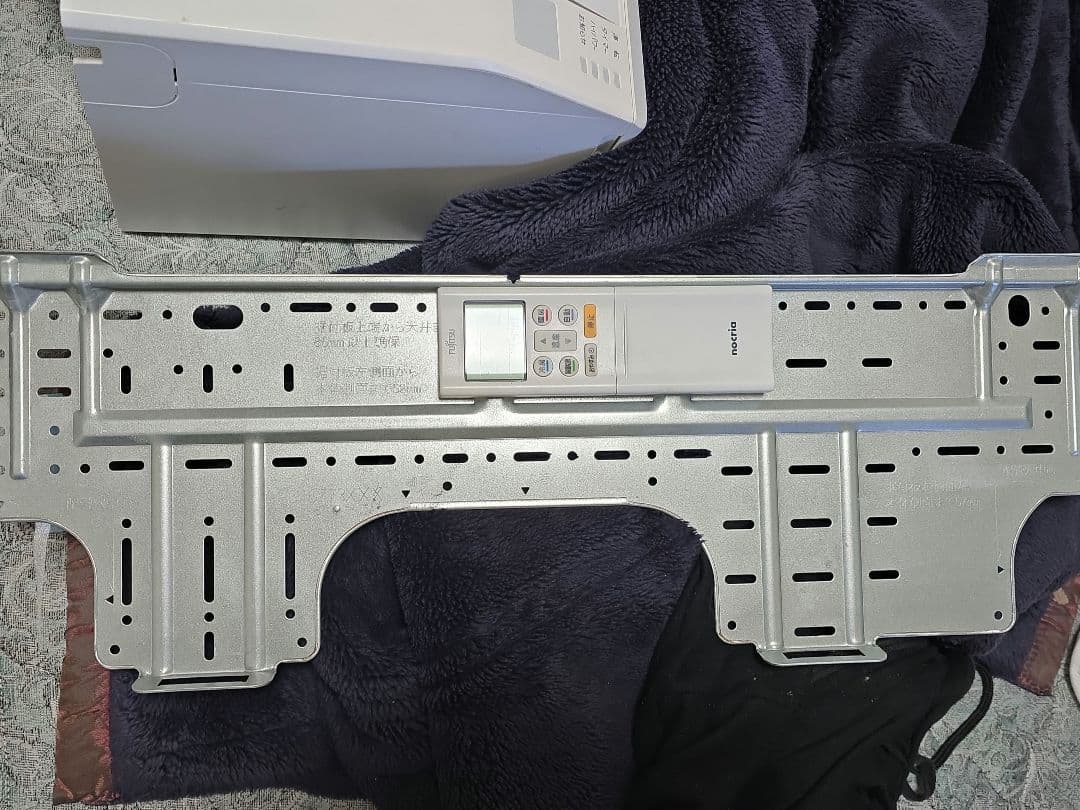 Fujitsu エアコン 室外機と取り付け金具付き