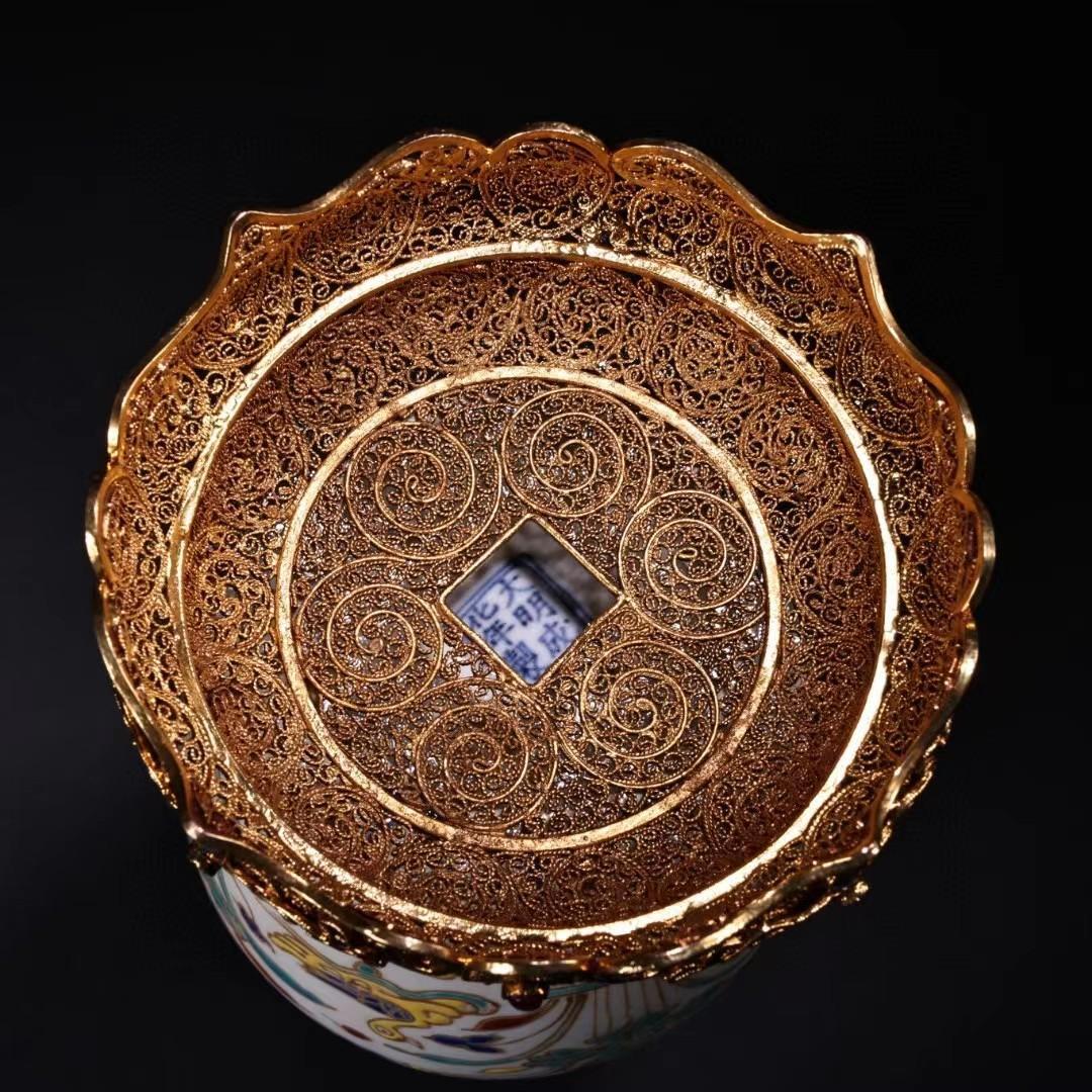 中国古美術・旧蔵粉彩陶磁器の花瓶・純銀の花飾り台座・置物・純手描き・文房具・箱付