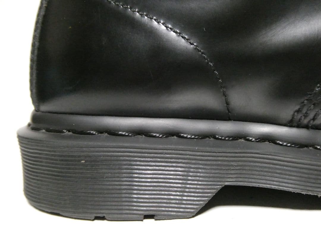 シーズン限定モデル！激安！単色モデル！ドクターマーチンUK7モノブラック8ホール