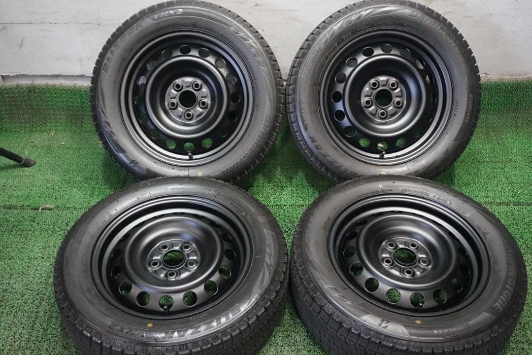 シエンタ純正　カスタムブラックエディション　185/60R15　VRX2　バリ山