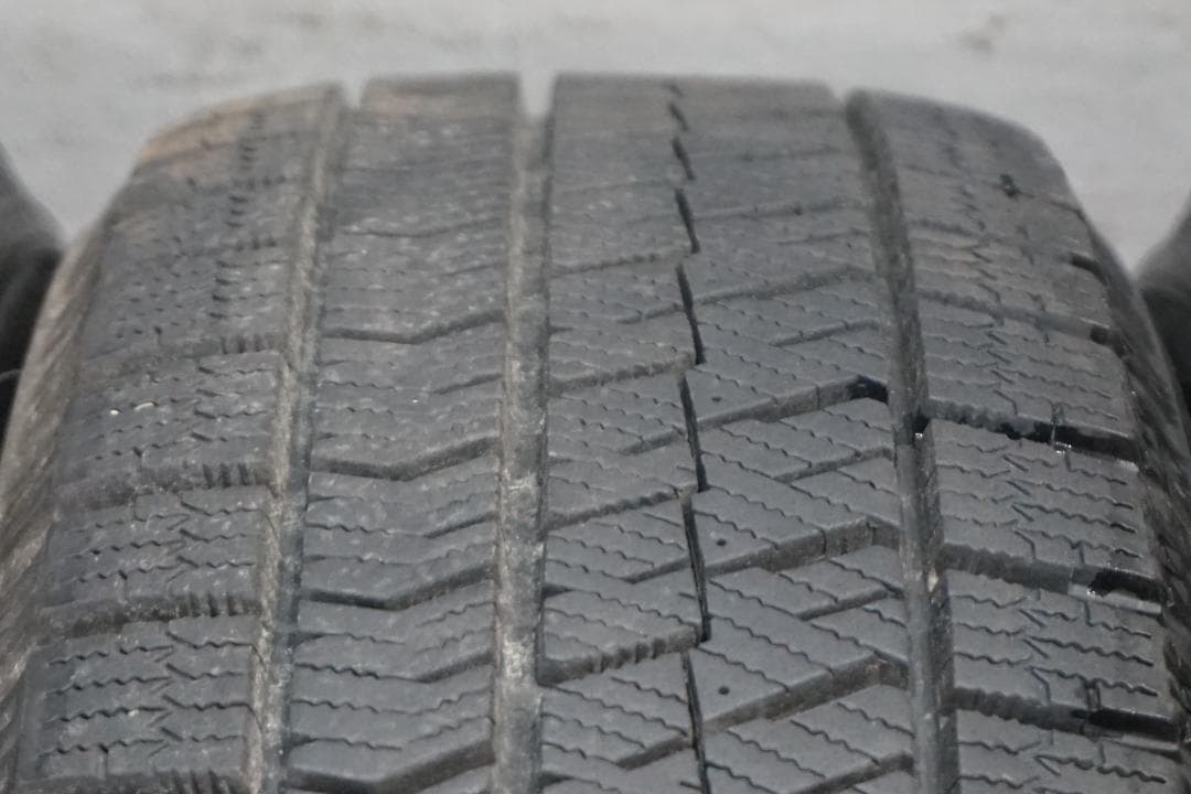 シエンタ純正　カスタムブラックエディション　185/60R15　VRX2　バリ山