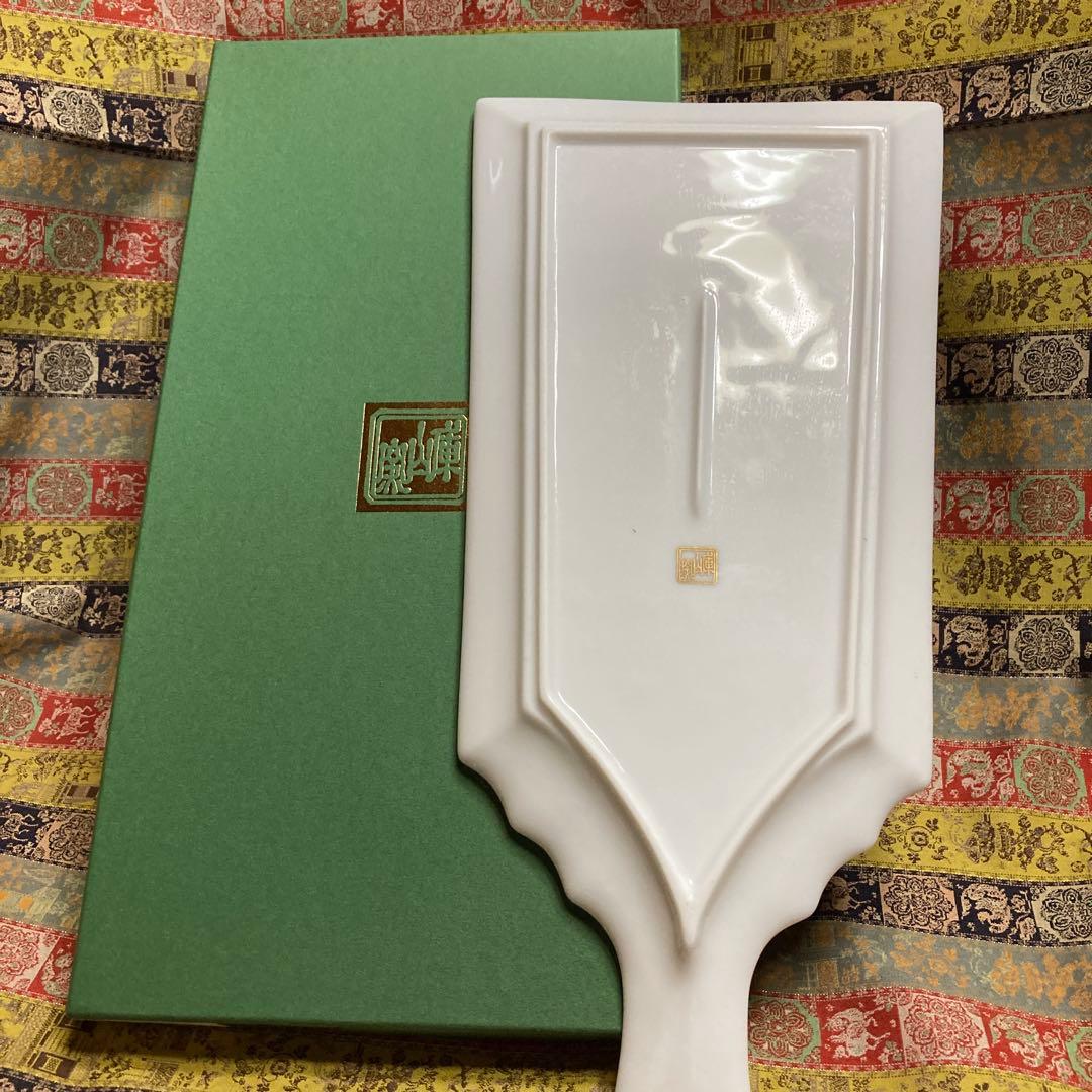 未使用　￼前畑陶器　羽子板大皿　色絵金彩　36.6×18.2〜15〜4×高2cm