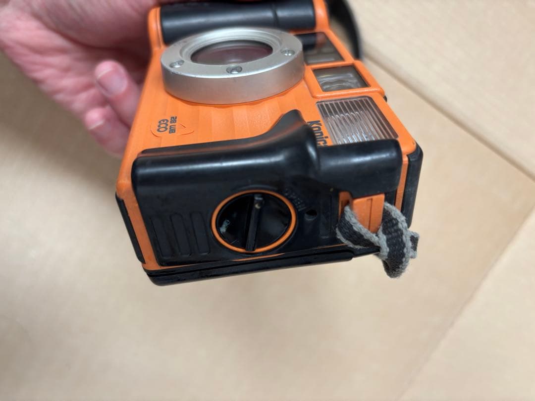 ◎コニカ 現場監督 28 WB ECOオレンジ フィルムカメラ