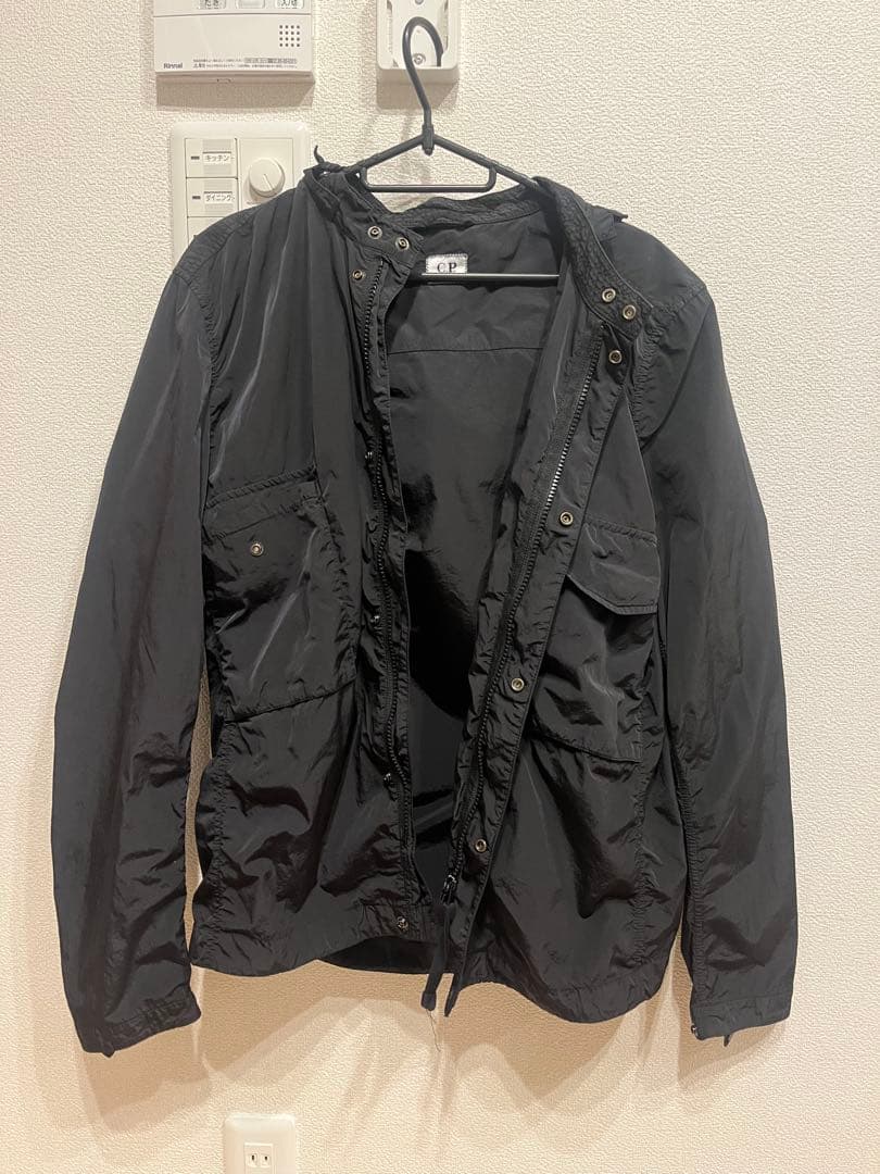 ナイロンジャケット 黒　ゴーグルフード付き