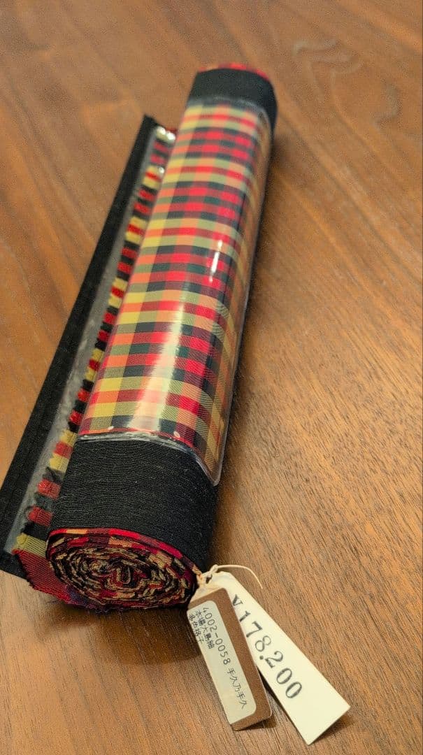 未使用新品　本場大島紬　南風織物格子　生繰絹糸　国産生まゆ　正絹着尺反物1211