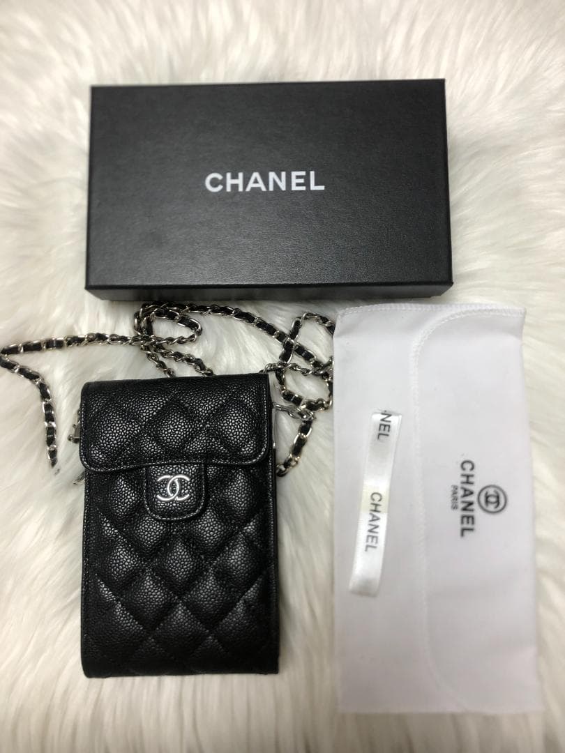 ブラック　キルティングスマホショルダーバッグ　おしゃれ　バッグ　女性　女性