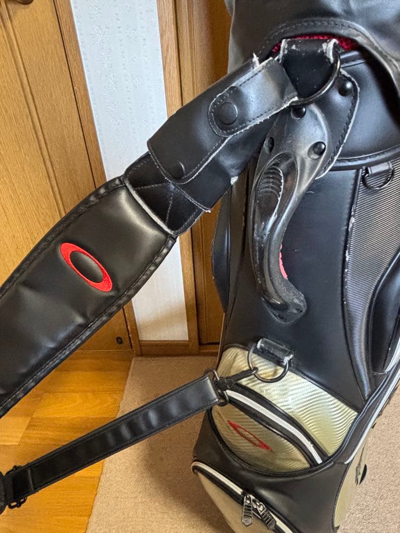 オークリー OAKLEY　キャディバッグ９.5型（ブラック/シルバー/レッド）