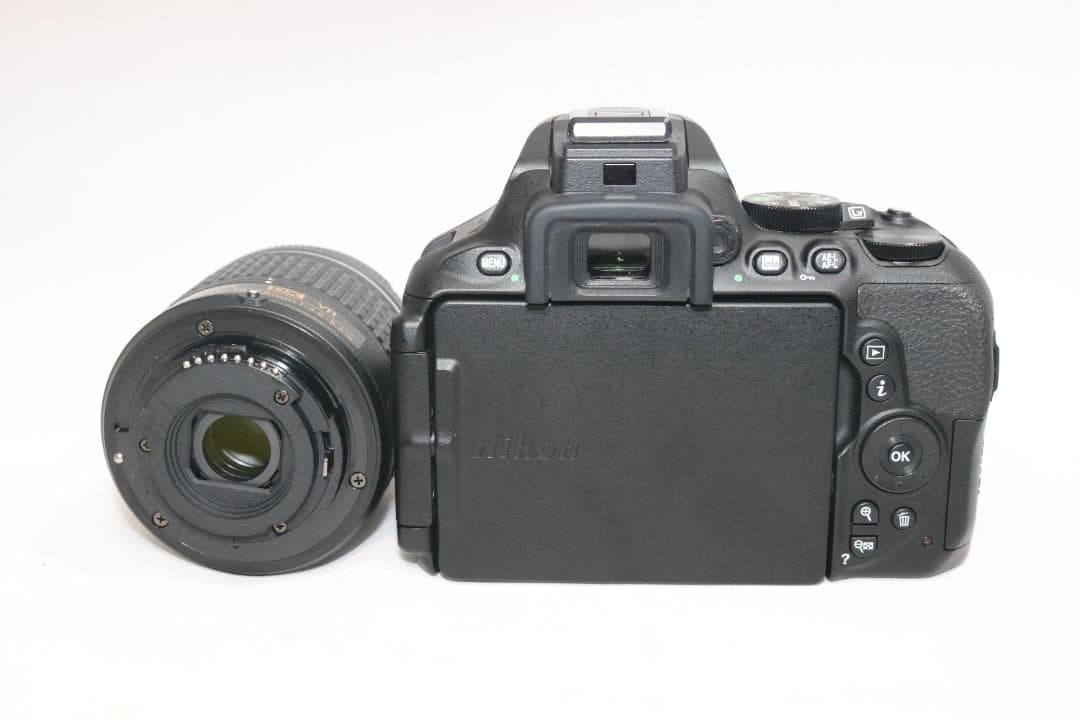 シリーズ最新⭐Nikon D5600⭐ 初心者完全セット⭐一眼レフ