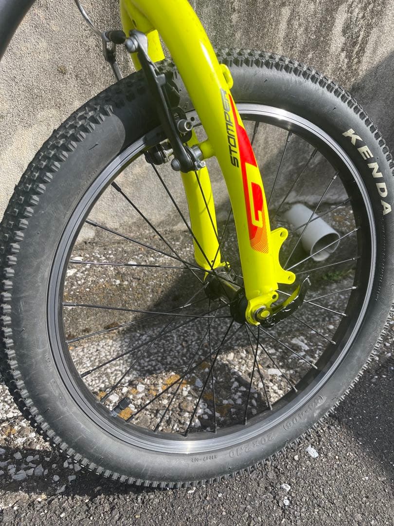 GT Stomper マウンテンバイク 黒/黄　キッズ 20インチ