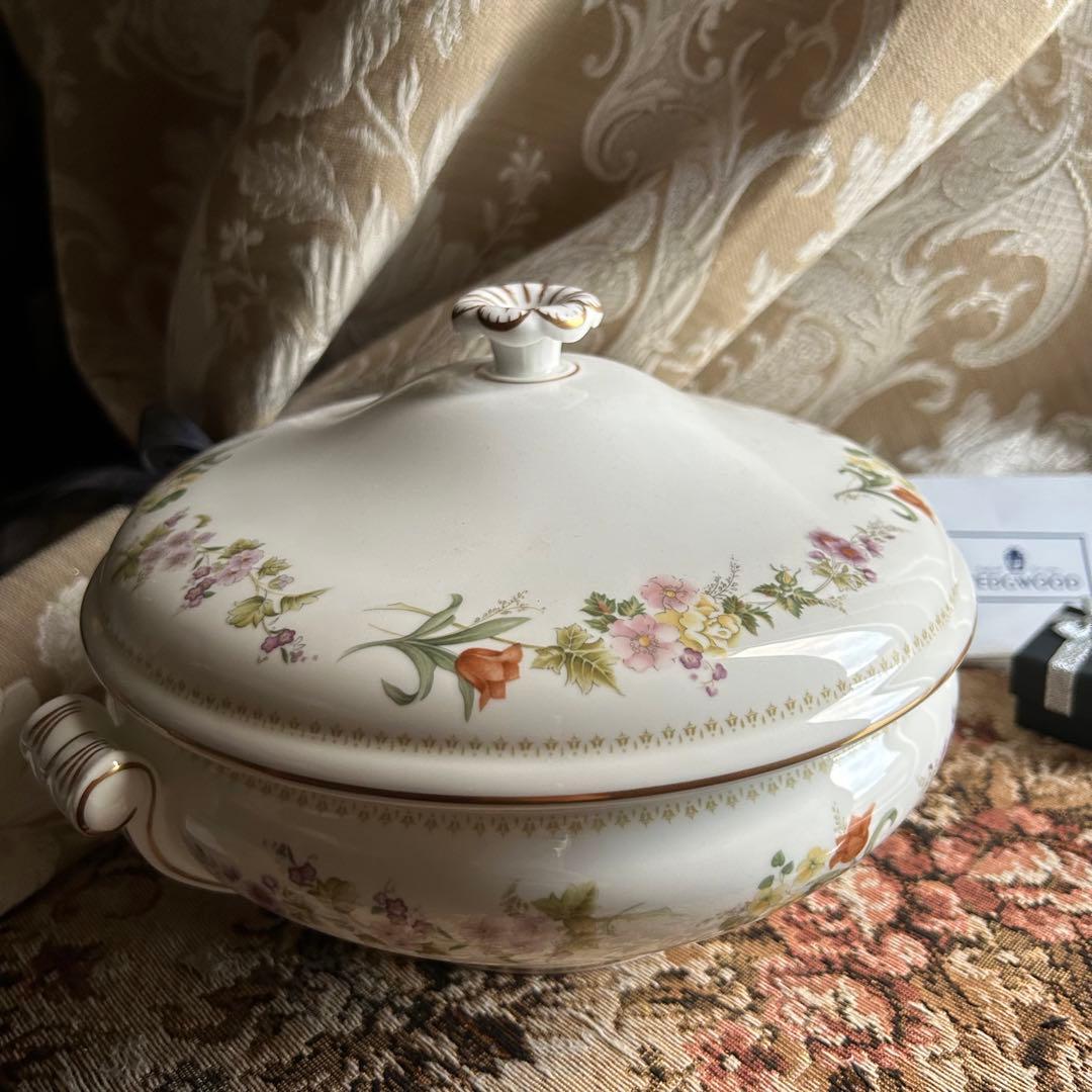 英国製 黒壺  MIRABELLE可憐な花柄カバードベジタブル