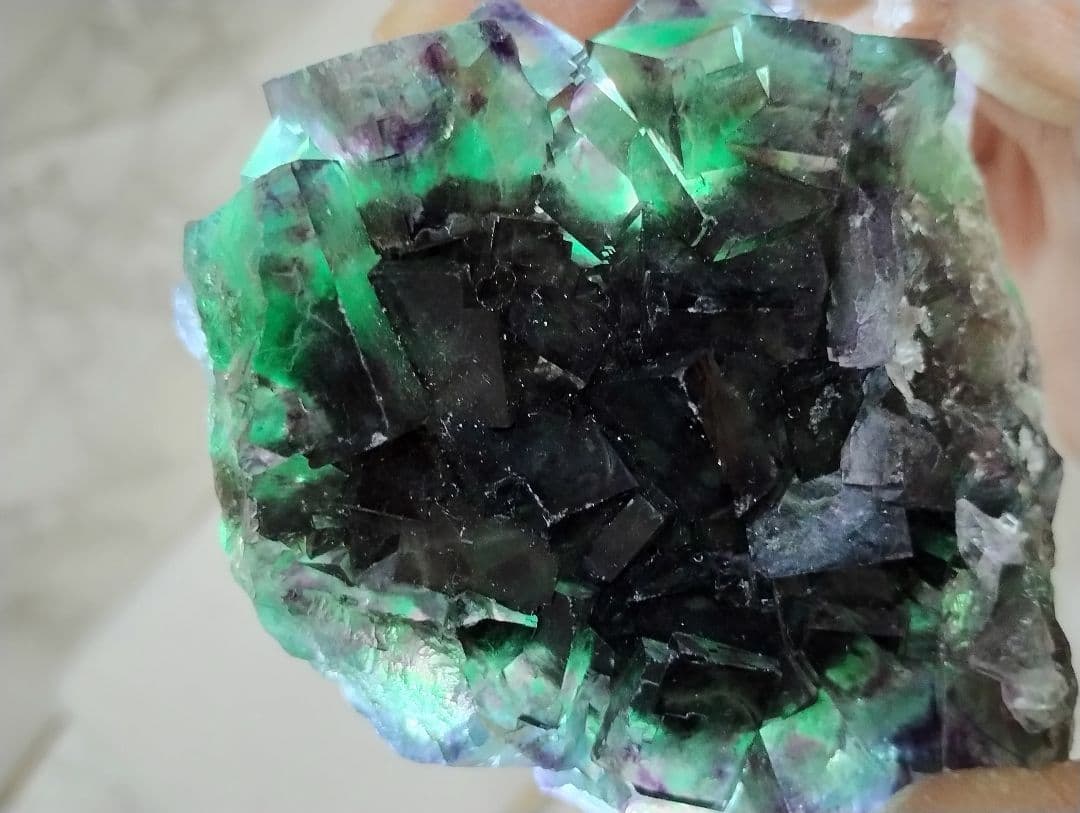 南アフリカ産のフローライト 重さ２００,４ｇ 紫とグリーンのゾーニングが美しい