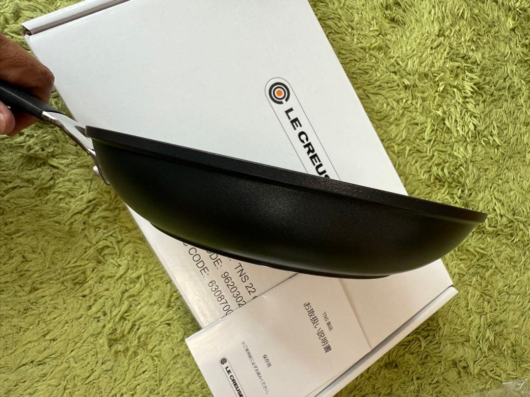 〔新品未使用〕LE CREUSET TNS 22 cm シャローフライパン ーゼ