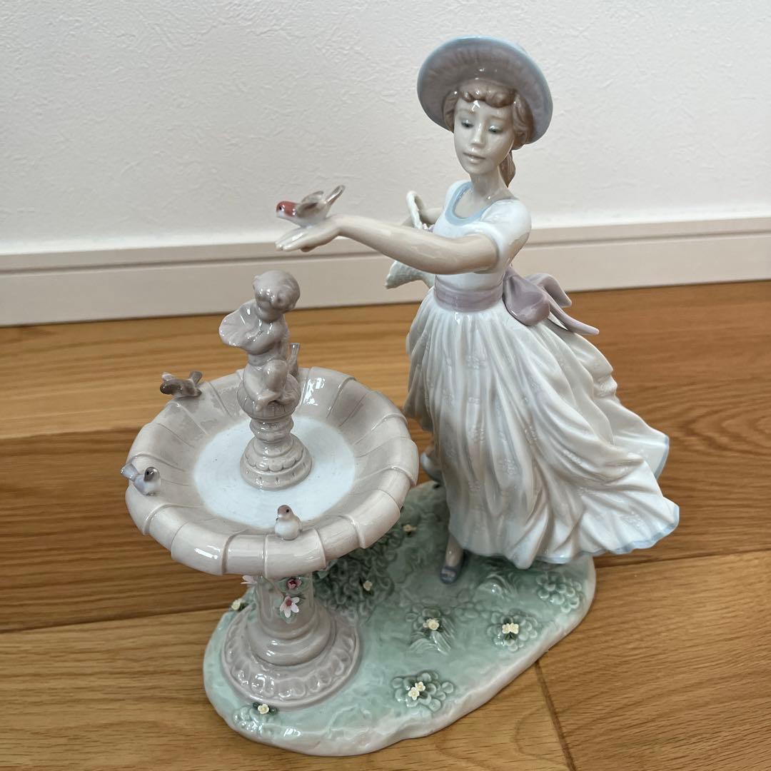 リヤドロ　春を告げる小鳥たち