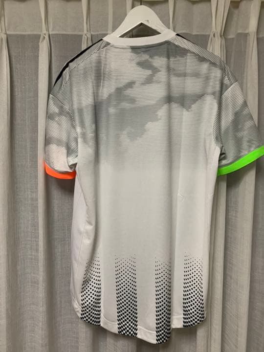 アディダス×ユベントス×パレス　トリプルコラボ　オーセンティック ジャージー