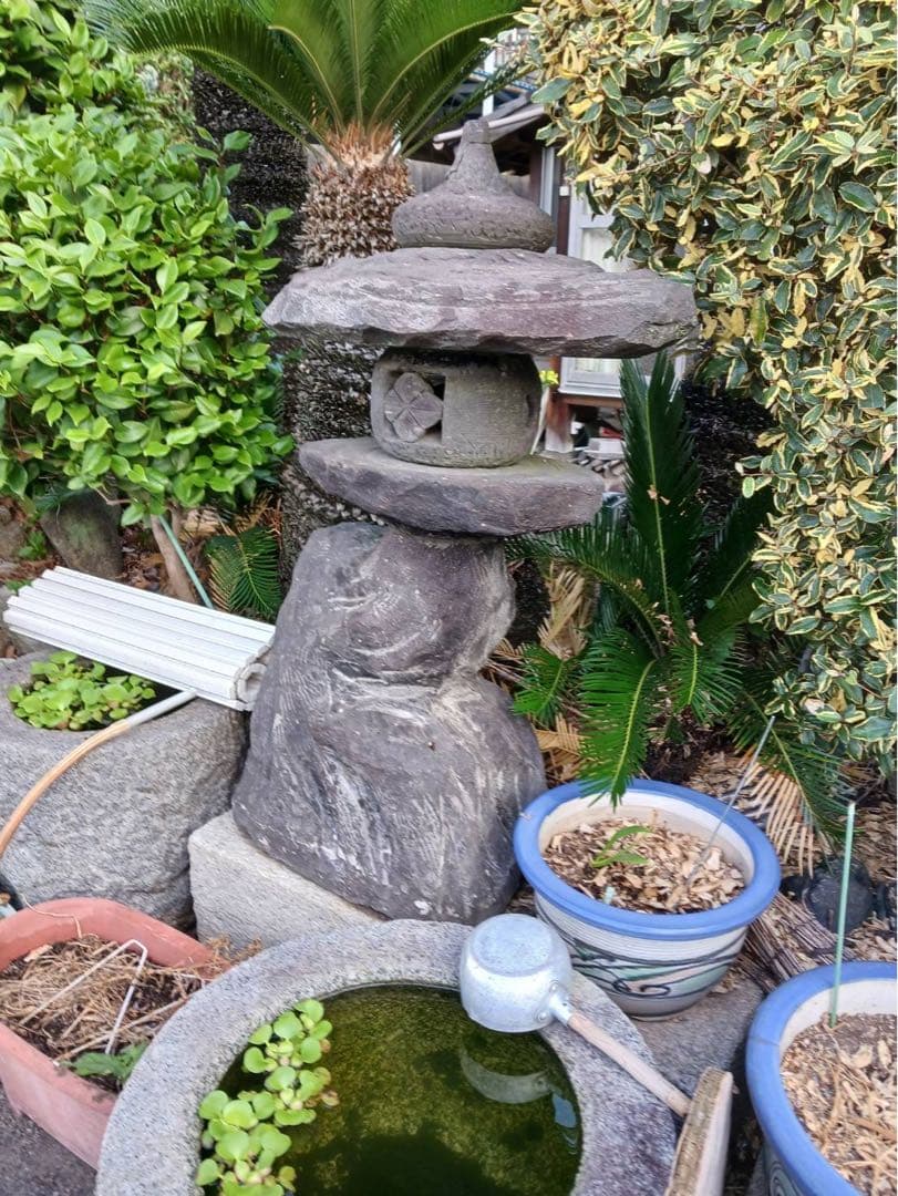 石製伝統燈籠 中型 装飾彫刻付き