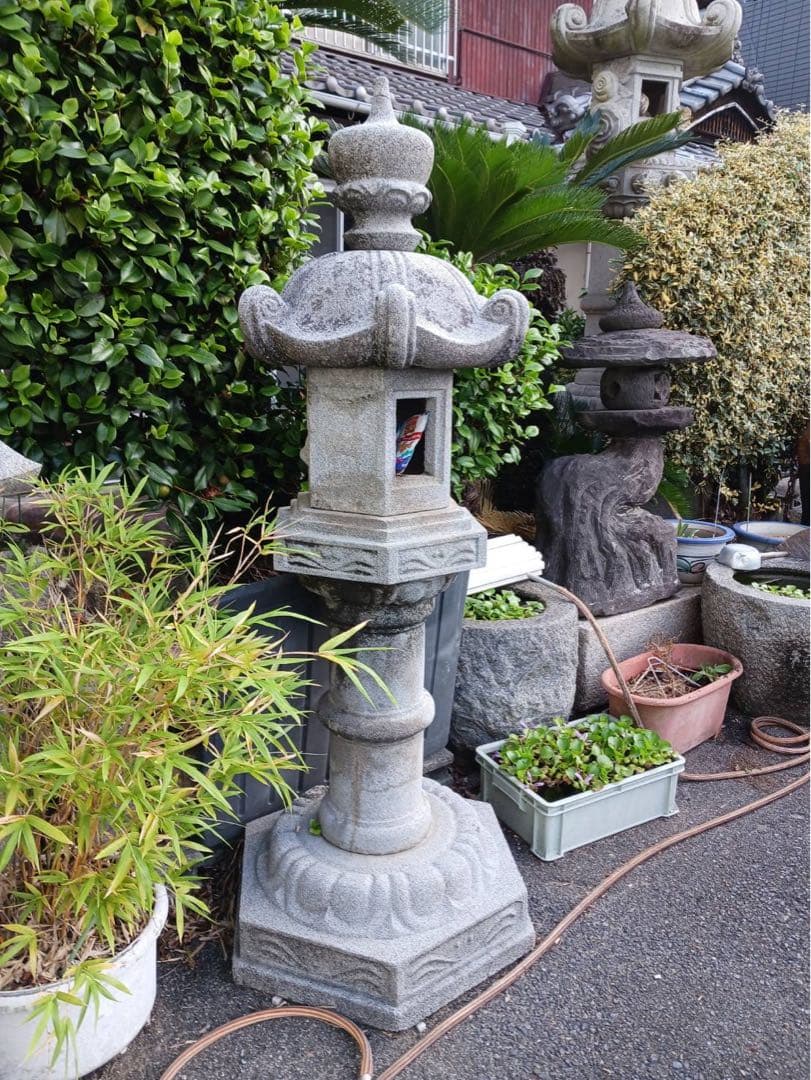 石製伝統燈籠 中型 装飾彫刻付き