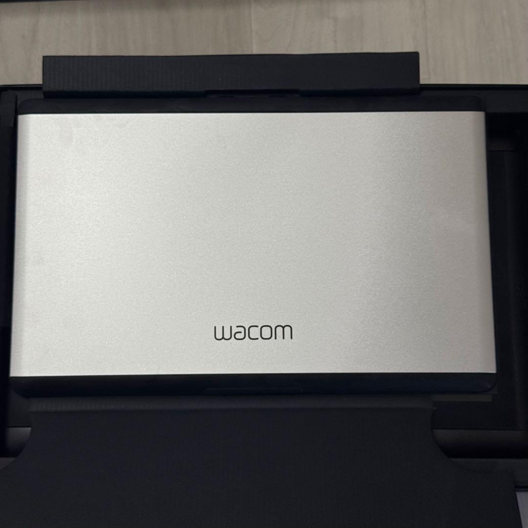 ワコム Cintiq 13HD DTK-1300/K0 液タブ 液晶タブレット