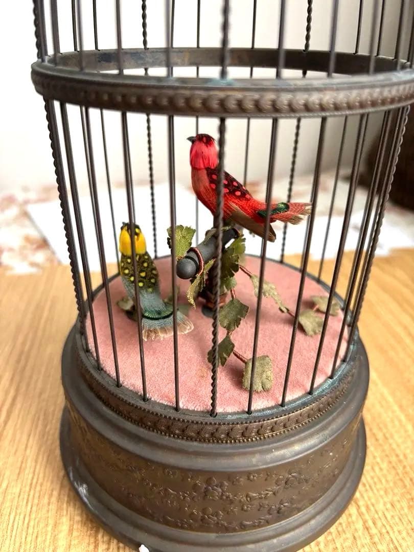 スイス・ルージュ社製アンティーク調オルゴール、シンギングバード