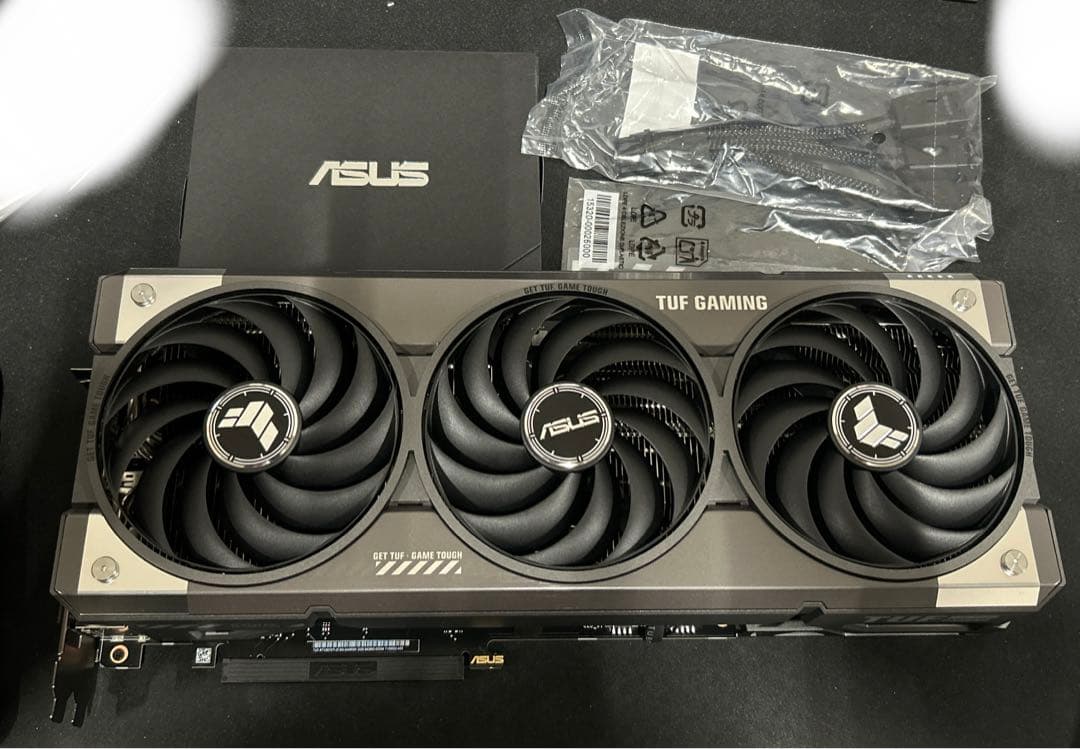 グラフィックボード・グラボ・ビデオカード ASUS TUF GAMING GeForce RTX 5070 Ti