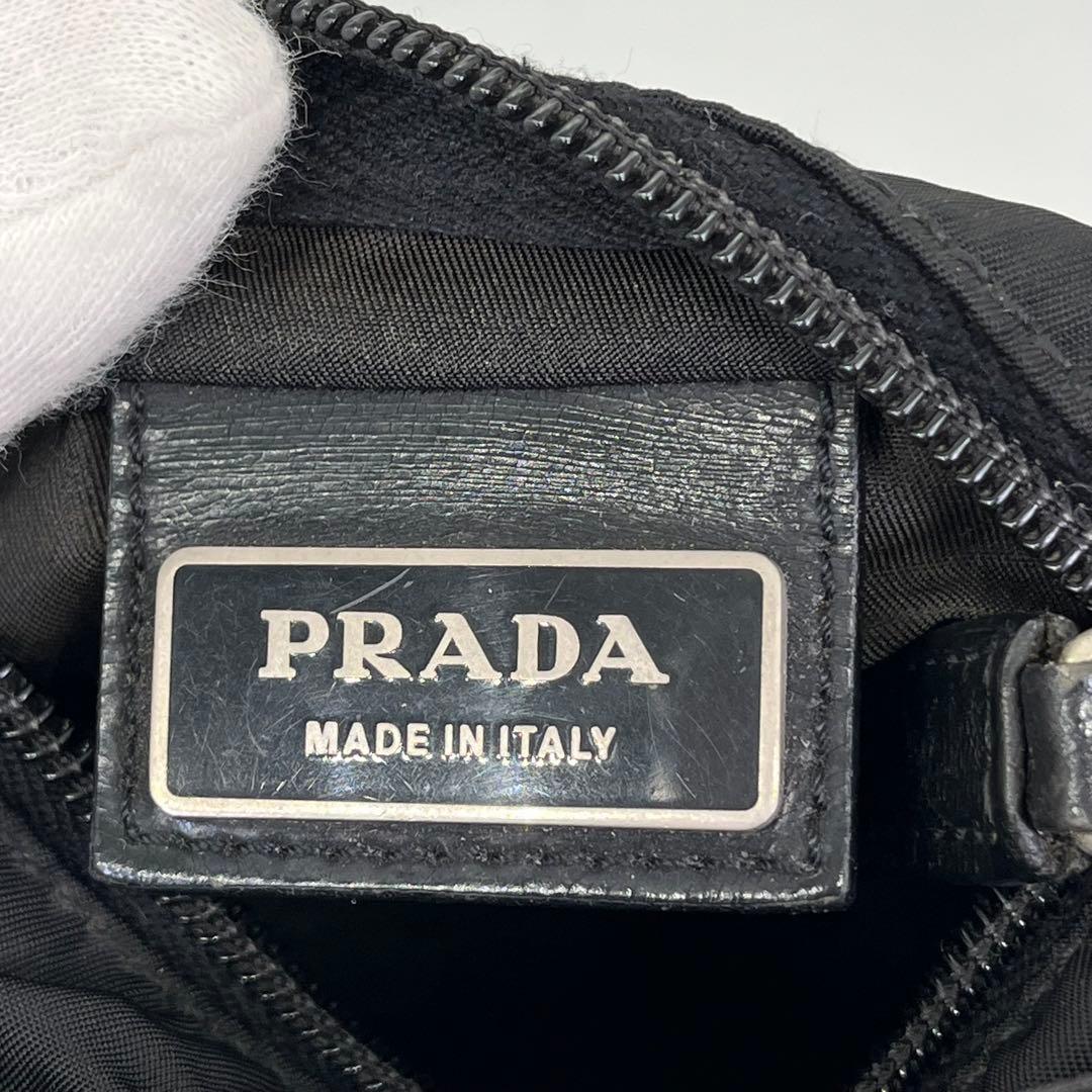PRADA ミニショルダーバッグ サコッシュ 斜めがけ 三角ロゴ 黒 ナイロン