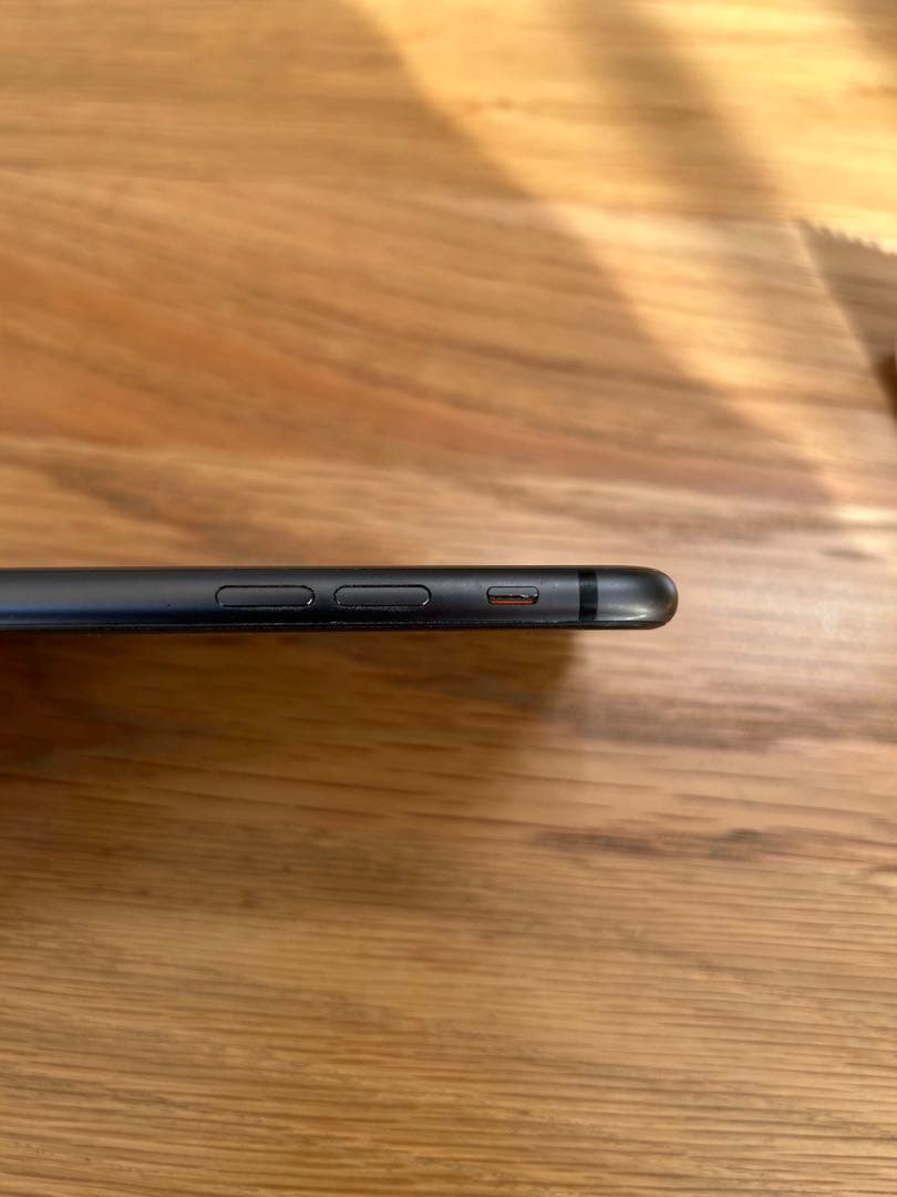 ししママ　iPhone 8 スペースグレイ 64 GB docomo