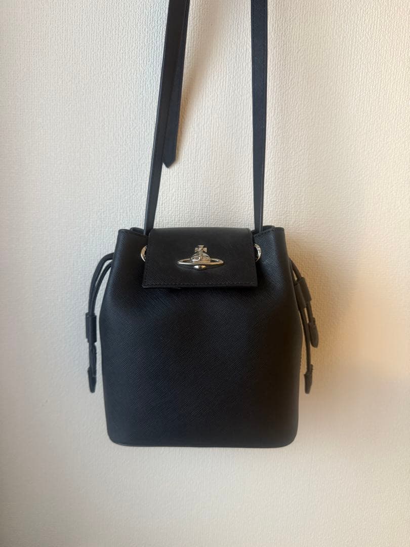 ヴィヴィアンウエストウッドショルダーバッグ（ブラック）