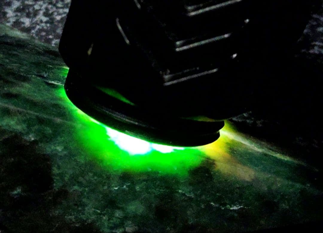 ★翡翠原石★糸魚川硬玉【山之坊コスモクロア・切り出し端材49ｇ】