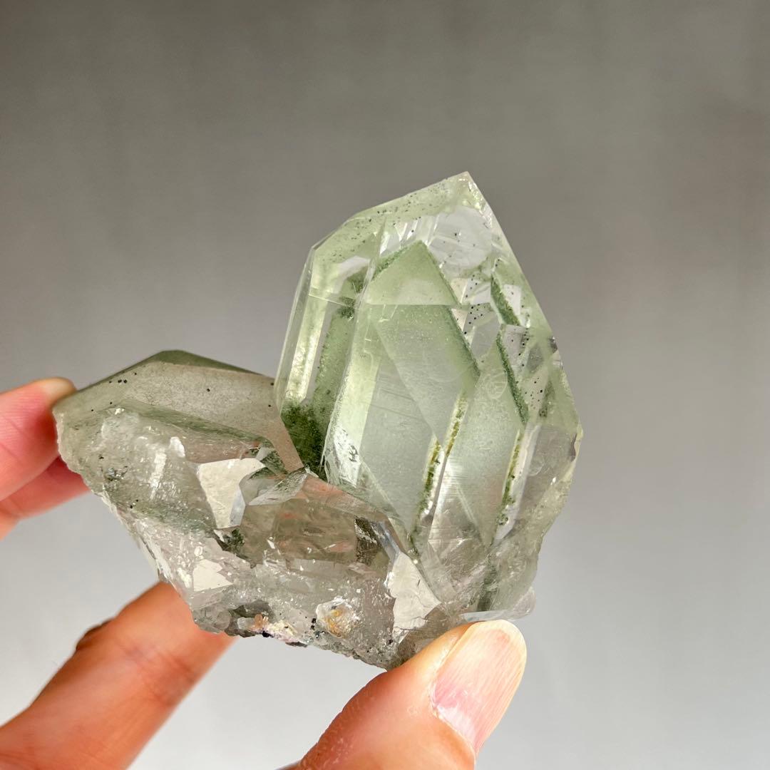 高品質　マニハール産　グリーンファントム付クリスタル　　ヒマラヤ水晶