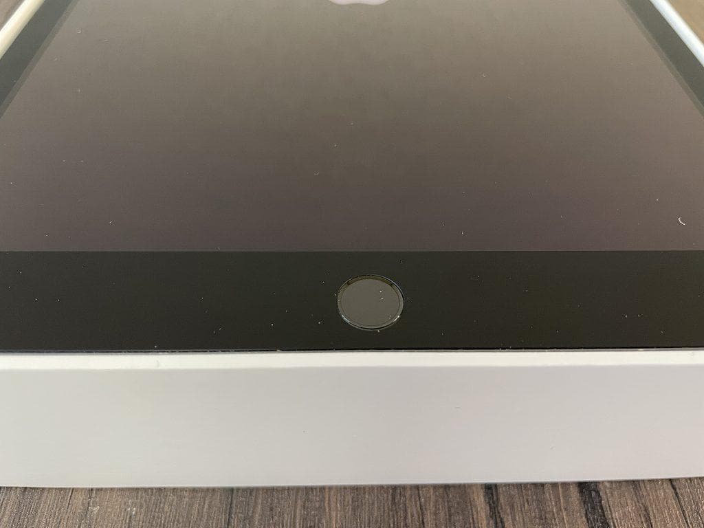 ④【美品】iPad Apple 第9世代　Wi-Fiモデル　64GB