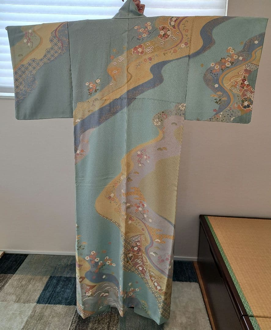 訪問着　総柄　圭雲　落款