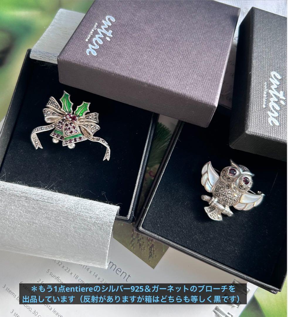 entiere【シルバー925＆ガーネット＆マルカジットのベル】美しいブローチ