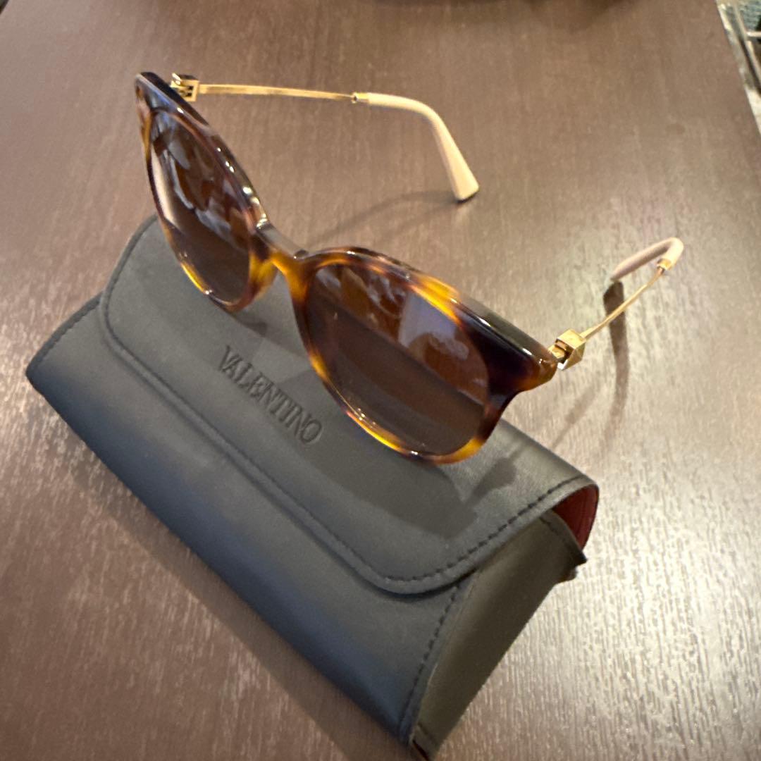 VALENTINO ヴェレンティノ　レディースサングラス