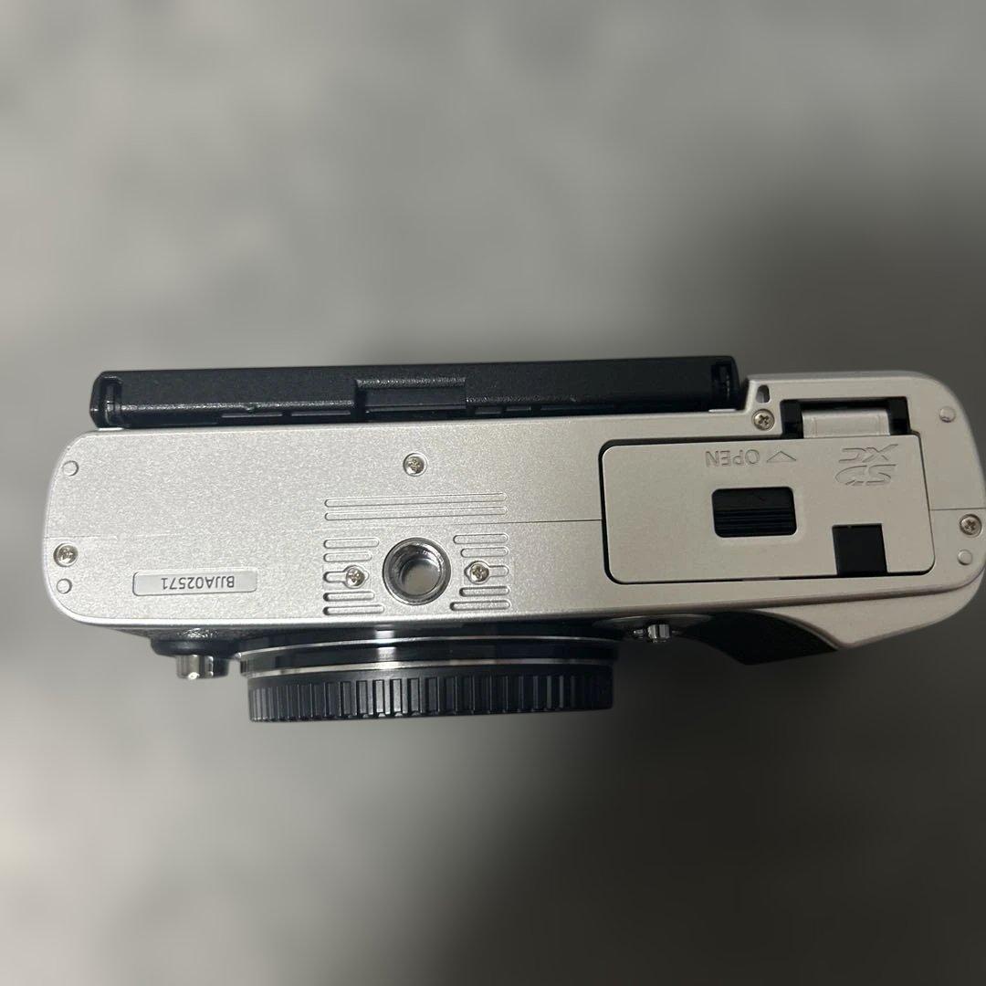 OLYMPUS (オリンパス) PEN E-P7 美品