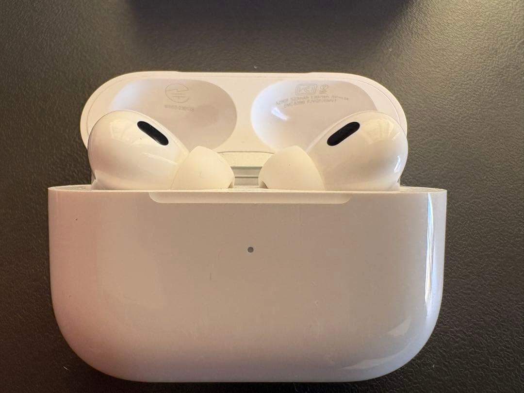 Apple AirPods Pro2 本体と充電ケース 付属品全てあり　純正品