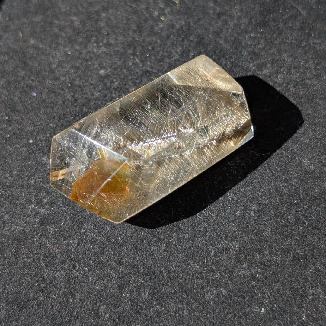 プラチナルチル 六角形カット オーロラ入ブルッカイト 奇跡の結晶 経営者のお守り