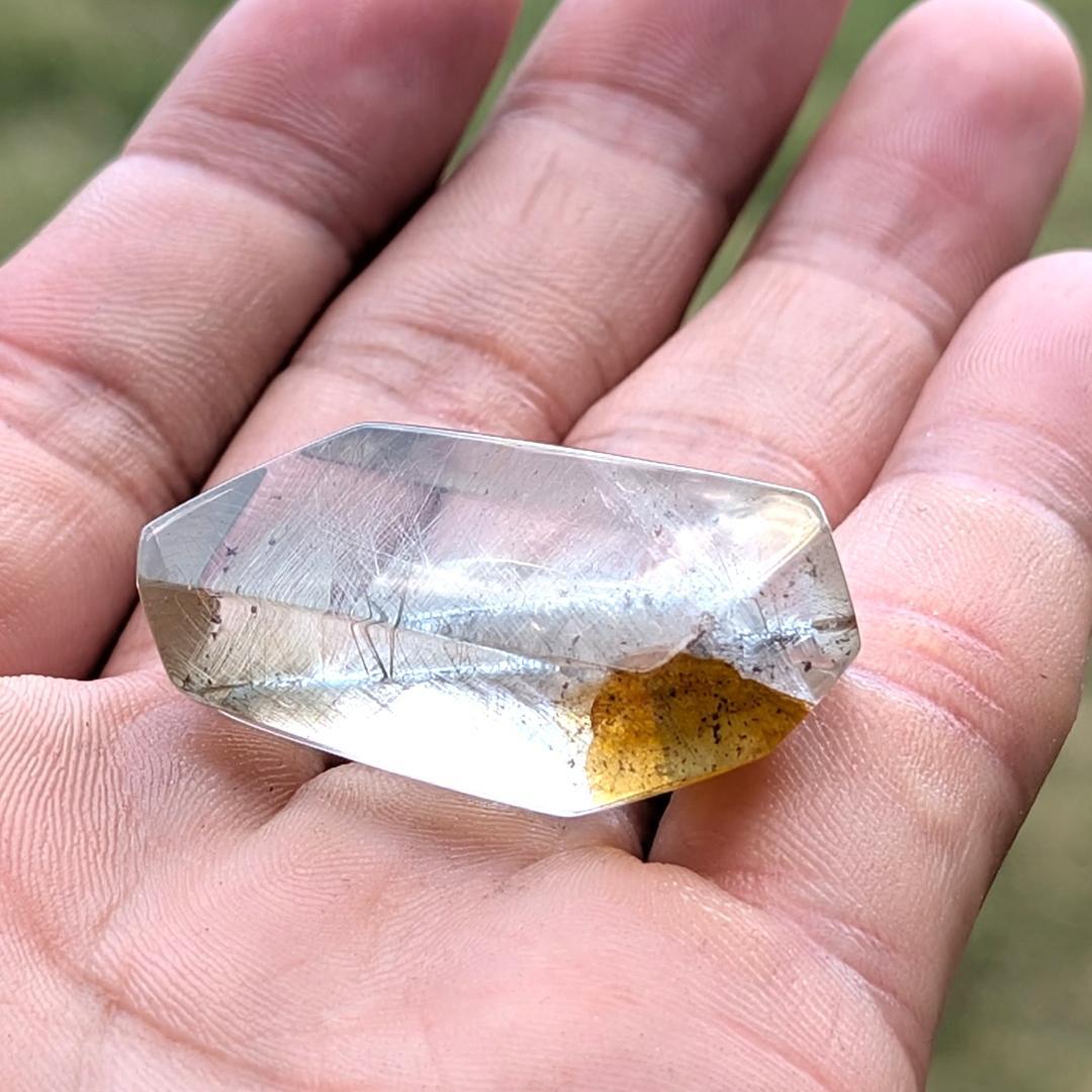 プラチナルチル 六角形カット オーロラ入ブルッカイト 奇跡の結晶 経営者のお守り